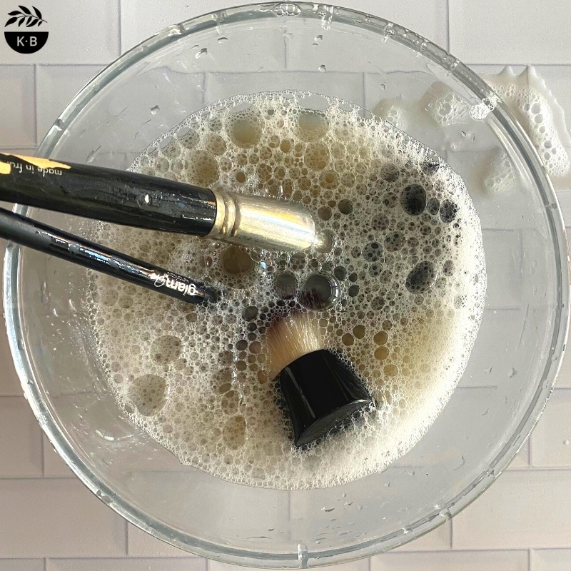 Cleaning your make-up brushes